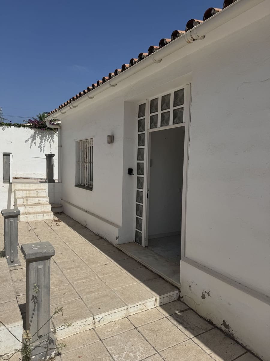 6 quarto Moradia para venda em Marbella com piscina garagem - 1 495 000 € (Ref: 9532541)