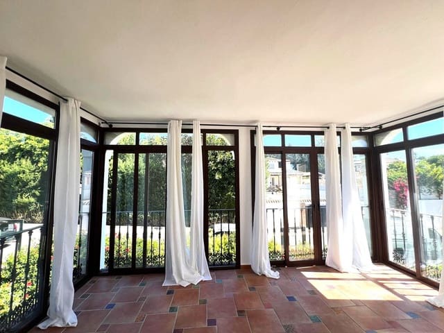 2 quarto Apartamento para venda em El Paraiso, Estepona com piscina - 335 000 € (Ref: 9532542)