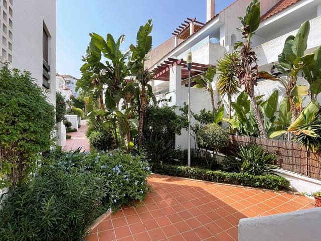 3 makuuhuone Asunto myytävänä paikassa Las Brisas, Marbella mukana uima-altaan 
autotalli - 575 000 € (Ref: 9532545)