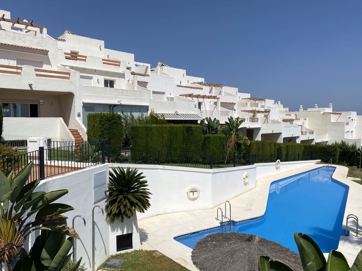 Chalet de 3 habitaciones en Manilva en venta con piscina garaje - 449.000 € (Ref: 9532546)