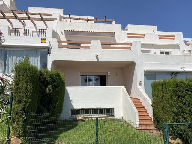 Chalet de 3 habitaciones en San Luis de Sabinillas, Manilva en venta con piscina garaje - 449.000 € (Ref: 9532546)