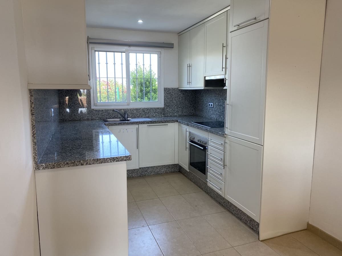 Chalet de 3 habitaciones en Manilva en venta con piscina garaje - 449.000 € (Ref: 9532546)