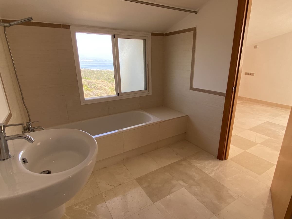 Chalet de 3 habitaciones en Manilva en venta con piscina garaje - 449.000 € (Ref: 9532546)