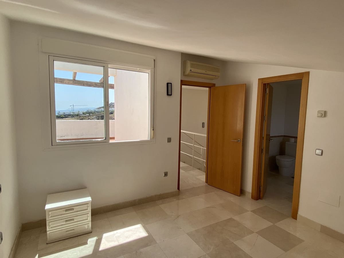 Chalet de 3 habitaciones en Manilva en venta con piscina garaje - 449.000 € (Ref: 9532546)