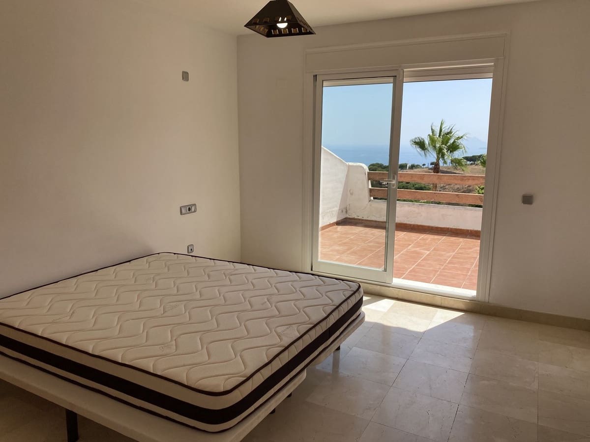 Chalet de 3 habitaciones en Manilva en venta con piscina garaje - 449.000 € (Ref: 9532546)