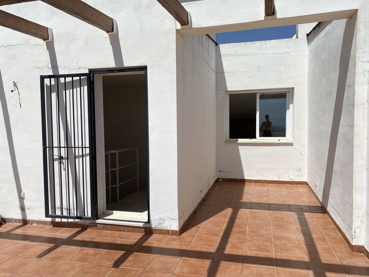 Chalet de 3 habitaciones en Manilva en venta con piscina garaje - 449.000 € (Ref: 9532546)