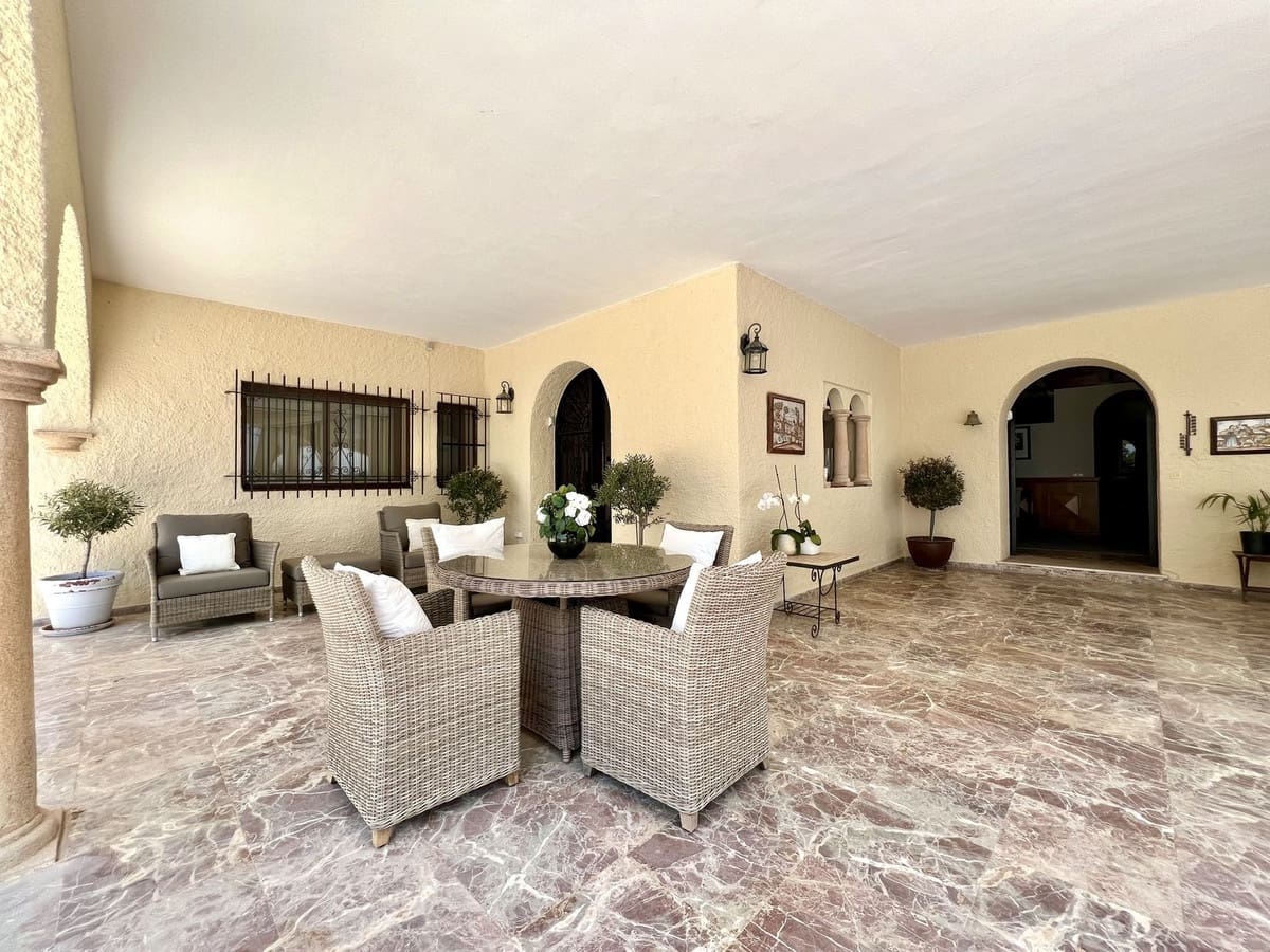 4 quarto Moradia para venda em Marbella com piscina garagem - 3 600 000 € (Ref: 9532547)