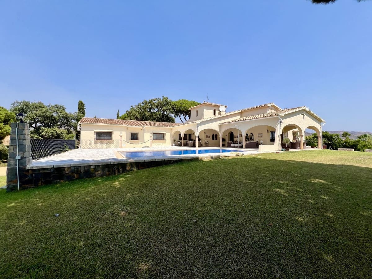 4 quarto Moradia para venda em Marbella com piscina garagem - 3 600 000 € (Ref: 9532547)