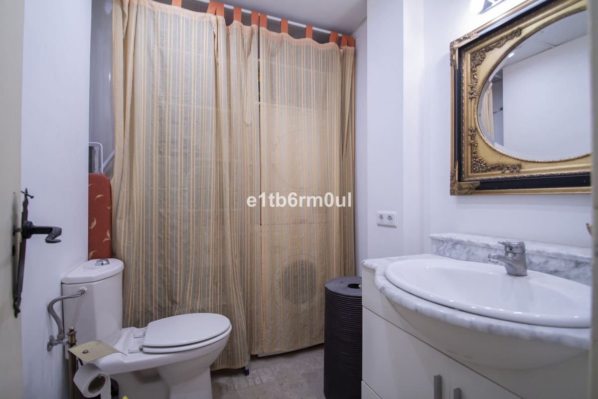 1 bedroom Flat for sale in Marbella with pool - € 399,000 (Ref: 9532548)