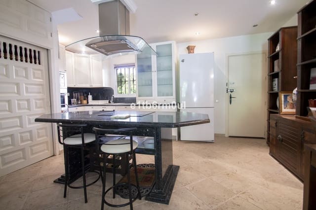 1 bedroom Flat for sale in La Carolina - Guadalpín, Marbella with pool - € 399,000 (Ref: 9532548)