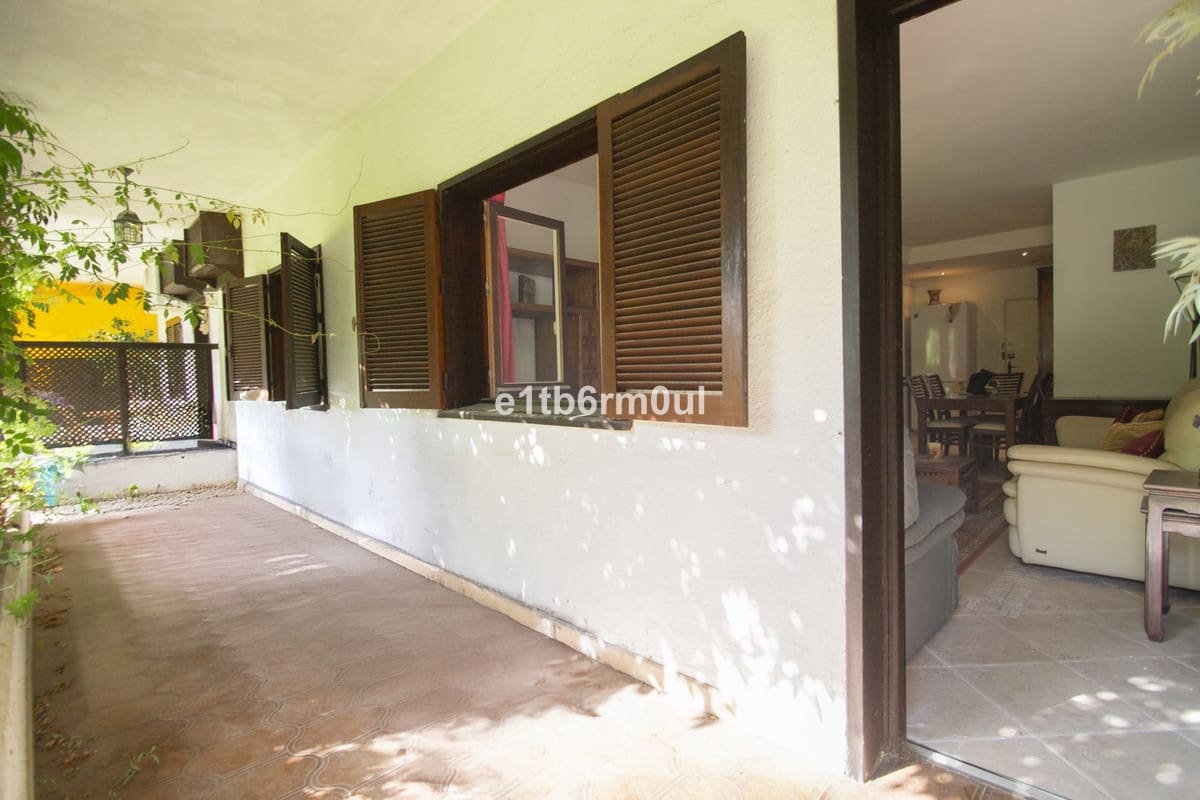 1 bedroom Flat for sale in Marbella with pool - € 399,000 (Ref: 9532548)