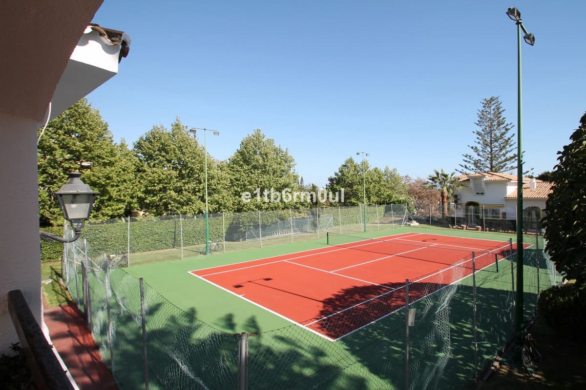 1 bedroom Flat for sale in Marbella with pool - € 399,000 (Ref: 9532548)