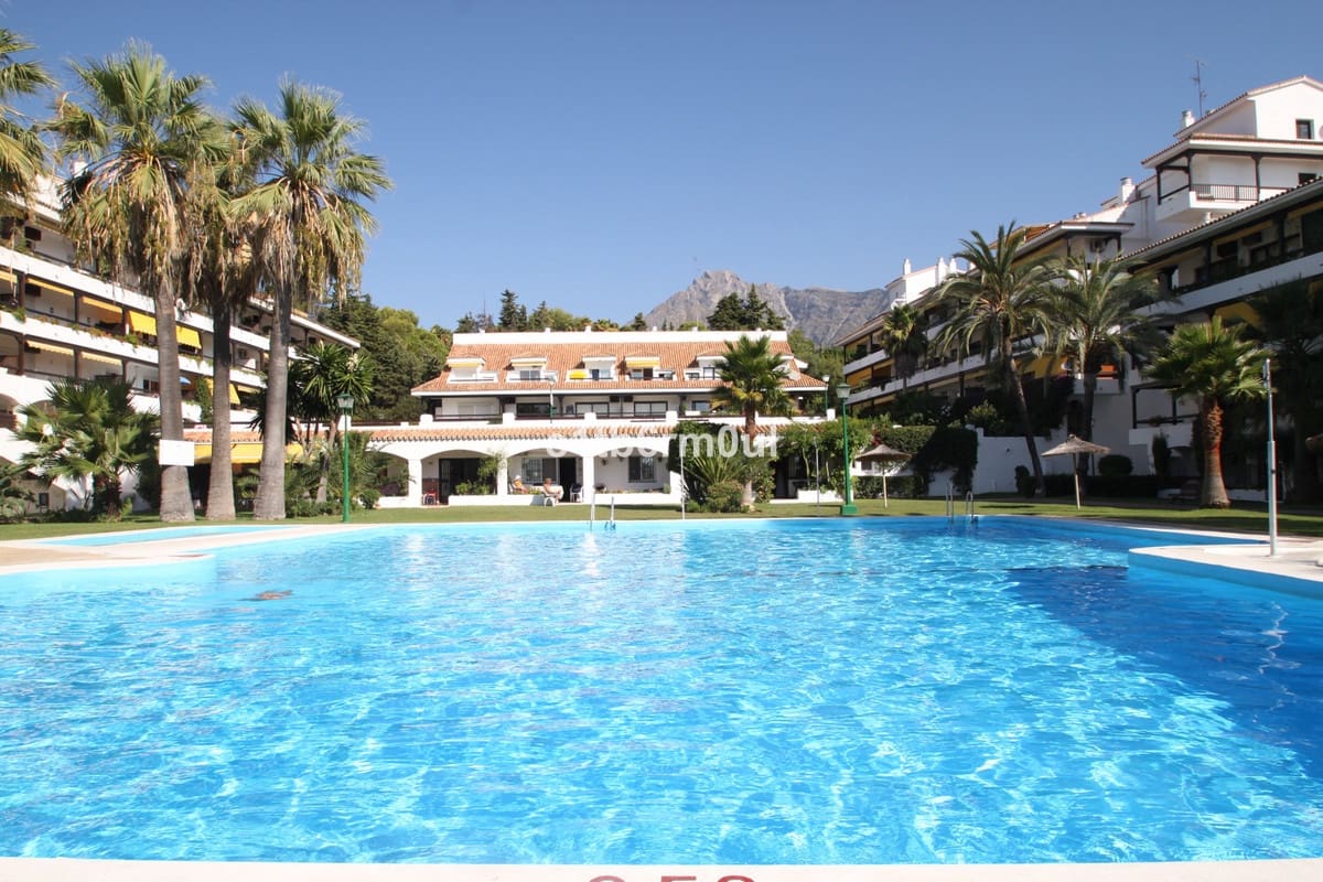 1 bedroom Flat for sale in Marbella with pool - € 399,000 (Ref: 9532548)