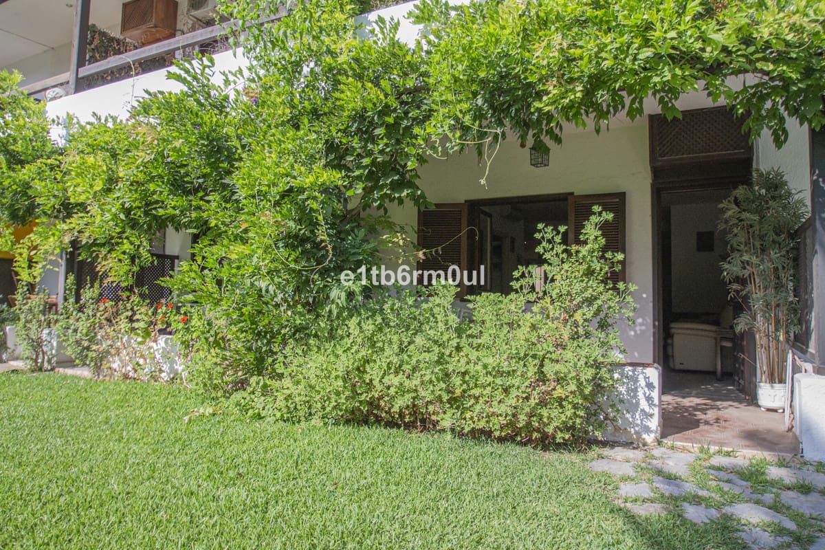 1 bedroom Flat for sale in Marbella with pool - € 399,000 (Ref: 9532548)