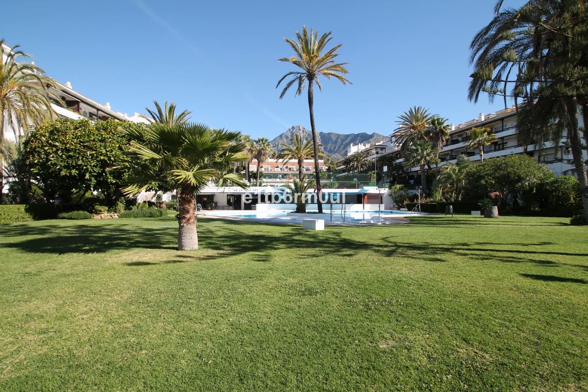 1 bedroom Flat for sale in Marbella with pool - € 399,000 (Ref: 9532548)