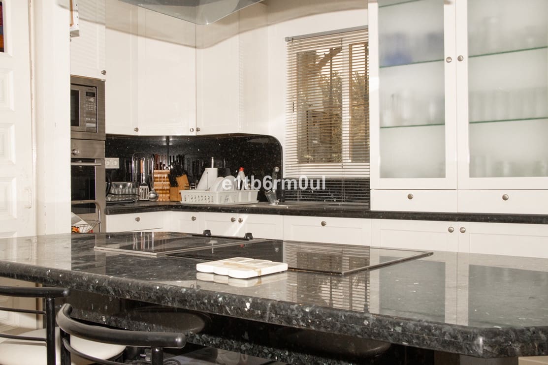 1 sovrum Lägenhet till salu i Marbella med pool - 399 000 € (Ref: 9532548)