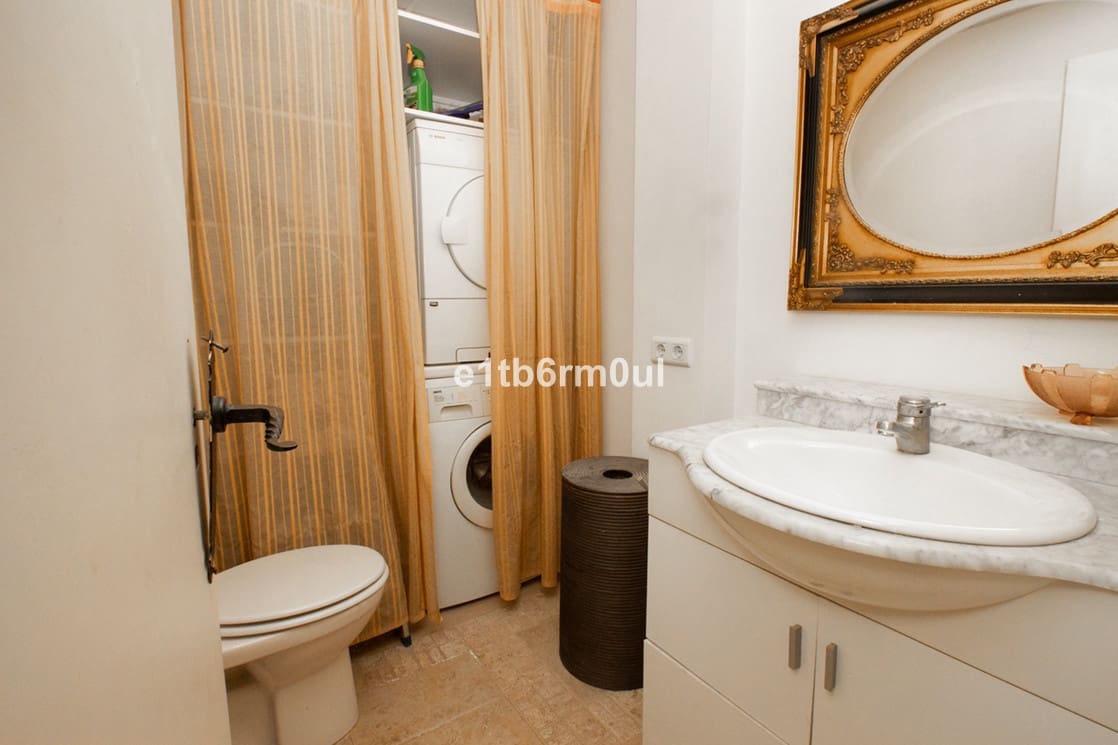 1 sovrum Lägenhet till salu i Marbella med pool - 399 000 € (Ref: 9532548)