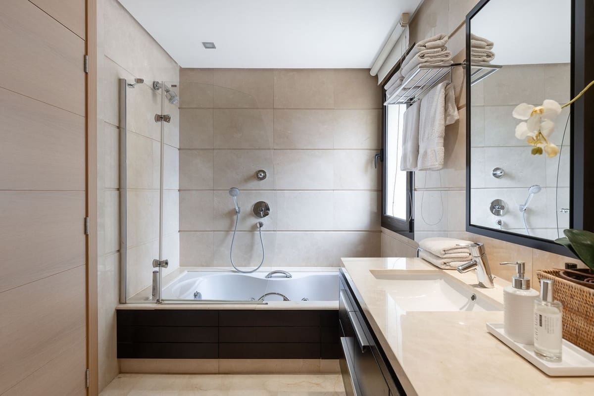 2 sypialnia Mieszkanie na sprzedaż w Benahavis z basenem - 895 000 € (Ref: 9532554)