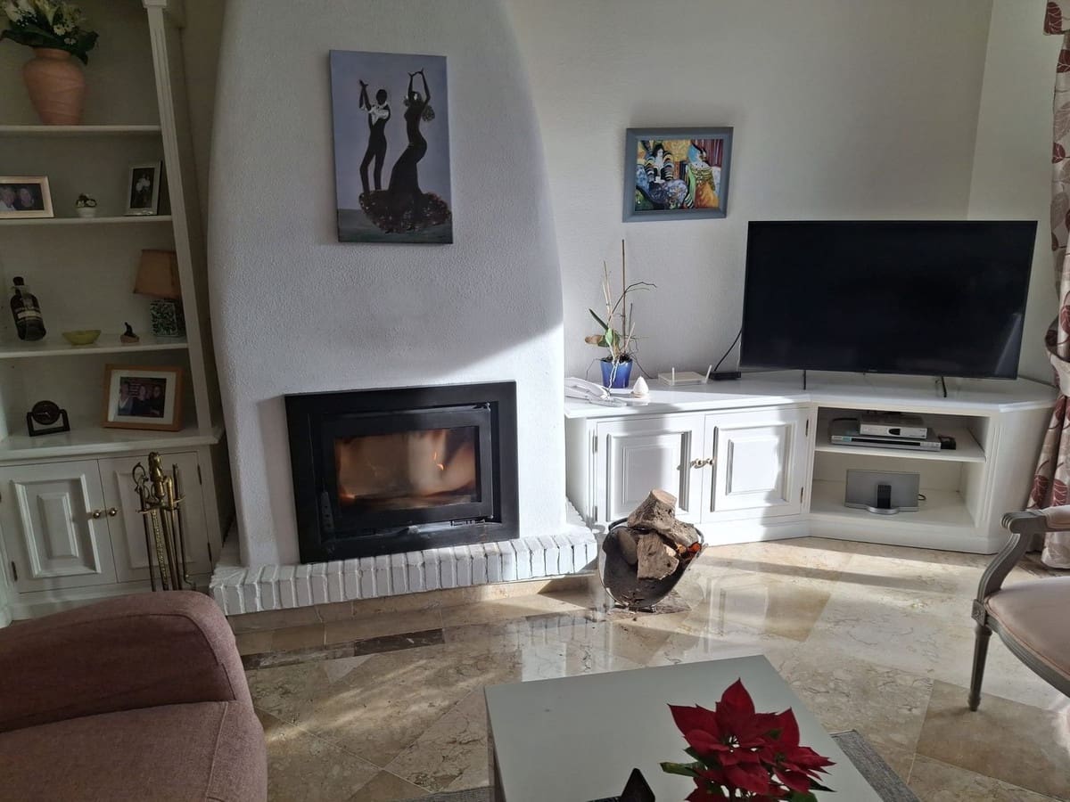 2 soveværelse Villa til salg i New Golden Mile med swimmingpool garage - € 380.000 (Ref: 9532760)