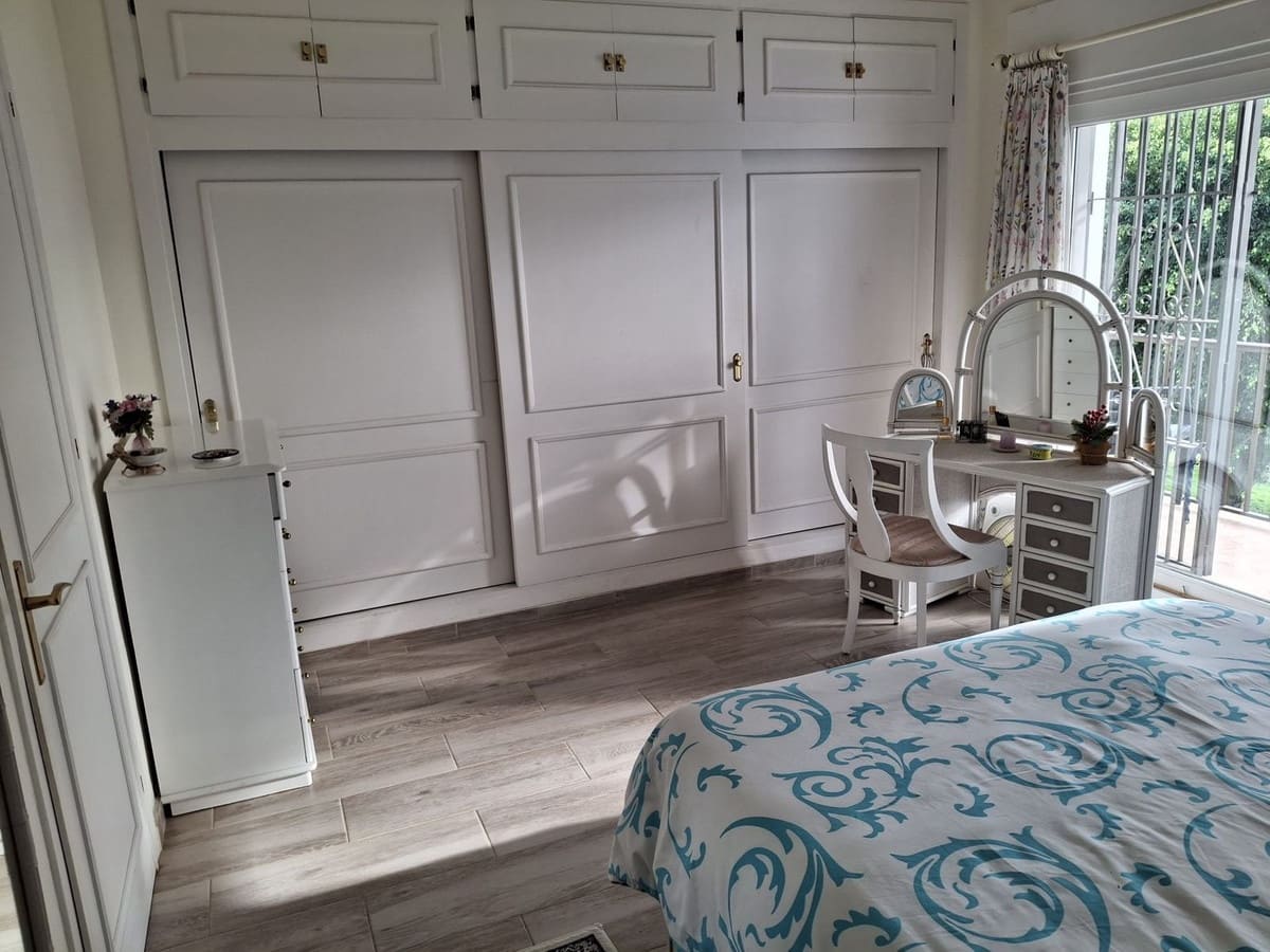 2 soveværelse Villa til salg i New Golden Mile med swimmingpool garage - € 380.000 (Ref: 9532760)