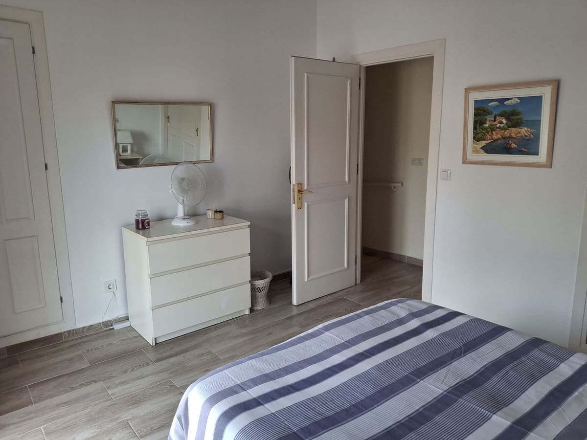 2 soveværelse Villa til salg i New Golden Mile med swimmingpool garage - € 380.000 (Ref: 9532760)