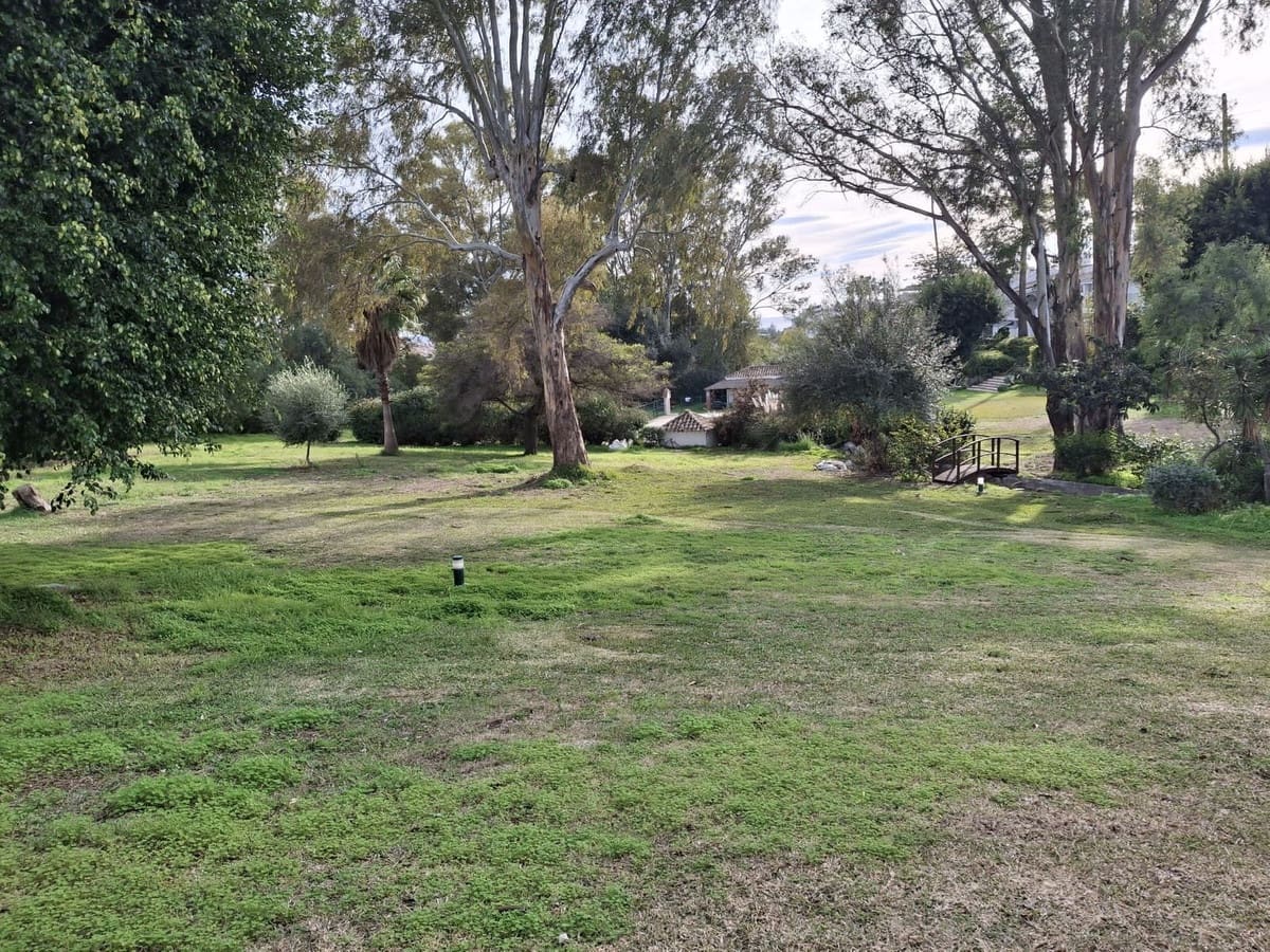 2 soveværelse Villa til salg i New Golden Mile med swimmingpool garage - € 380.000 (Ref: 9532760)