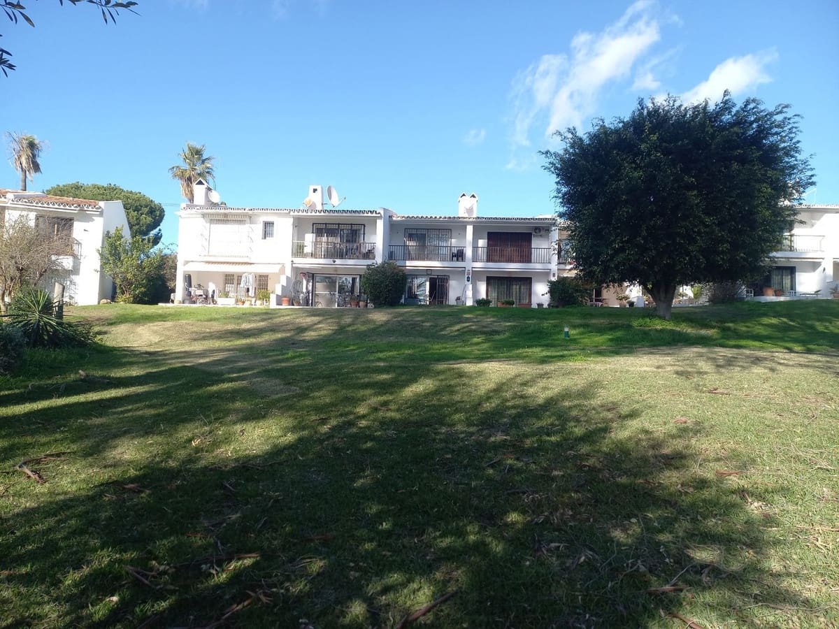 2 bedroom Villa for sale in New Golden Mile with pool garage - € 380,000 (Ref: 9532760)