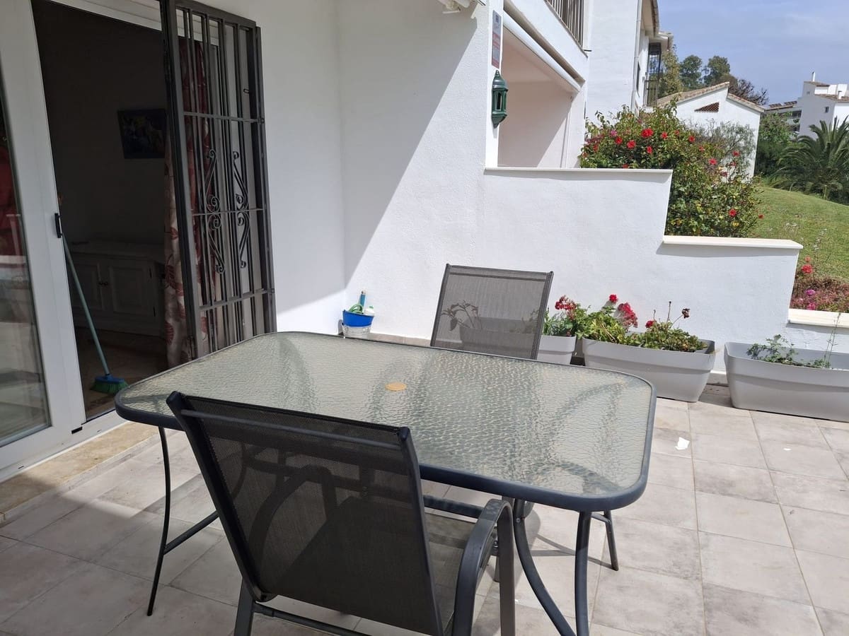 2 soverom Villa til salgs i New Golden Mile med svømmebasseng garasje - € 350 000 (Ref: 9532760)