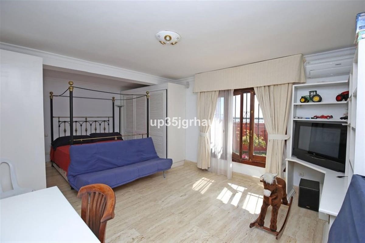 8 soveværelse Villa til salg i Estepona med swimmingpool garage - € 1.699.000 (Ref: 9532761)