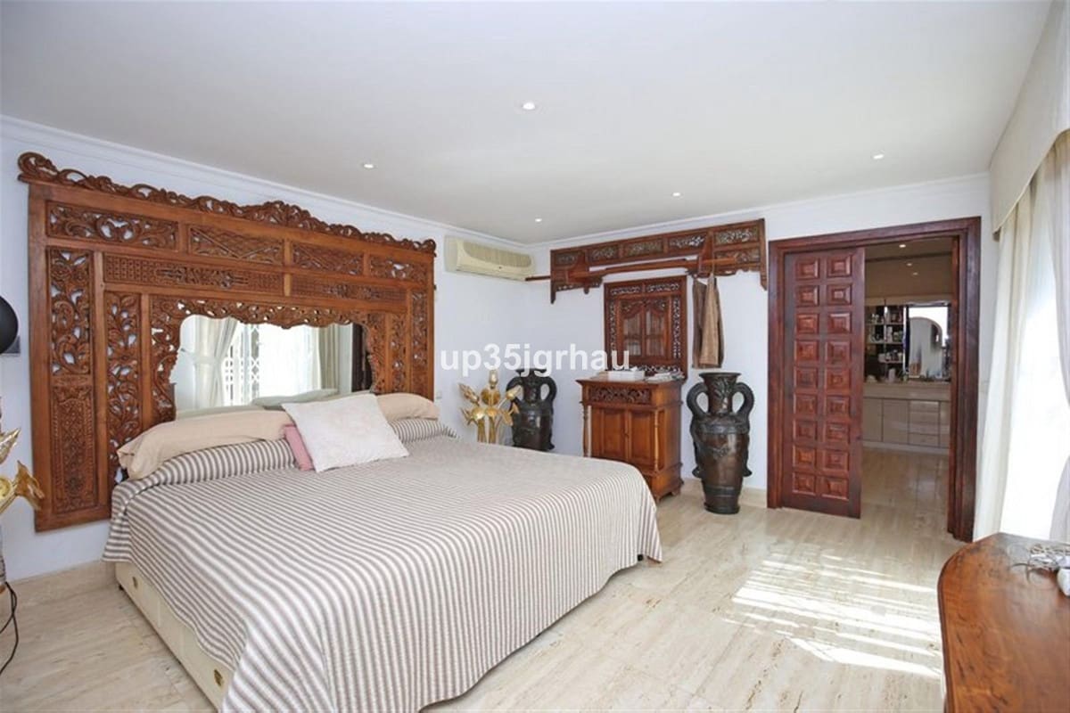 8 soveværelse Villa til salg i Estepona med swimmingpool garage - € 1.699.000 (Ref: 9532761)