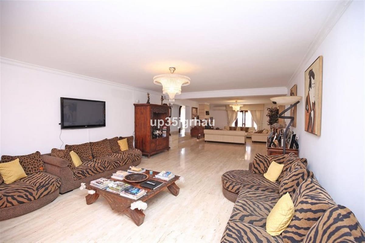 8 soveværelse Villa til salg i Estepona med swimmingpool garage - € 1.699.000 (Ref: 9532761)