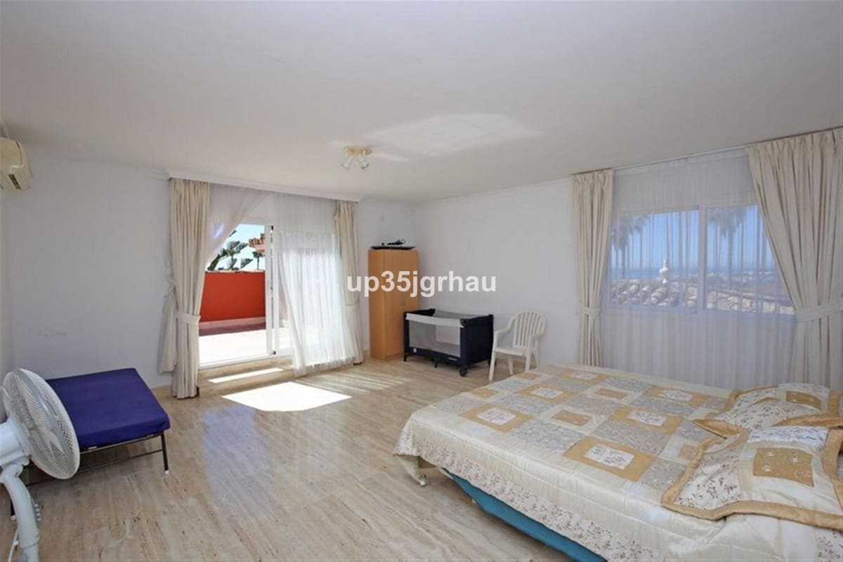 8 soveværelse Villa til salg i Estepona med swimmingpool garage - € 1.699.000 (Ref: 9532761)