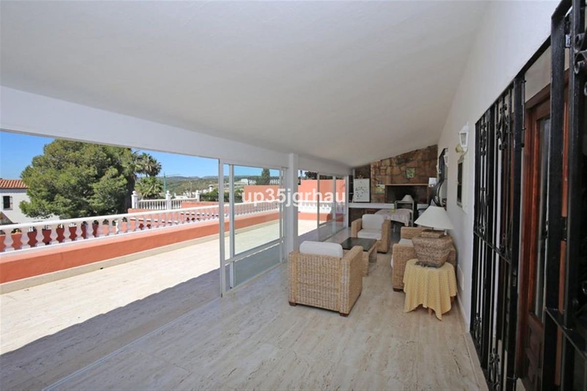 8 soveværelse Villa til salg i Estepona med swimmingpool garage - € 1.699.000 (Ref: 9532761)