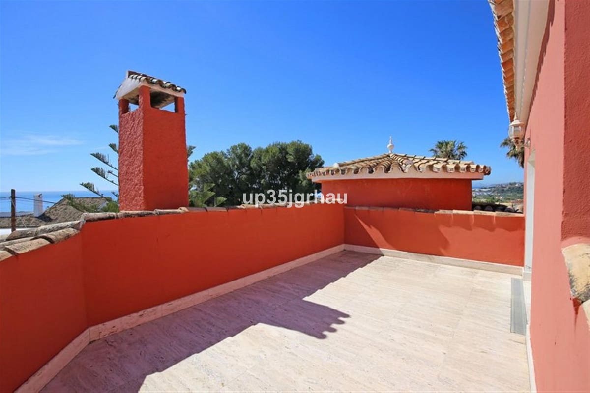 8 soveværelse Villa til salg i Estepona med swimmingpool garage - € 1.699.000 (Ref: 9532761)