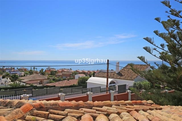 8 soveværelse Villa til salg i Centro, Estepona med swimmingpool garage - € 1.699.000 (Ref: 9532761)