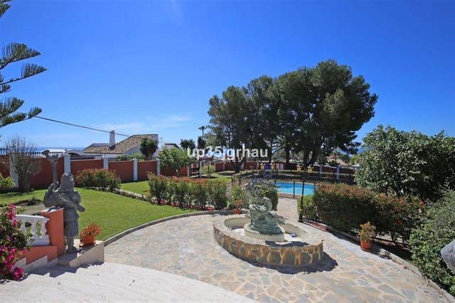 8 soveværelse Villa til salg i Centro, Estepona med swimmingpool garage - € 1.699.000 (Ref: 9532761)