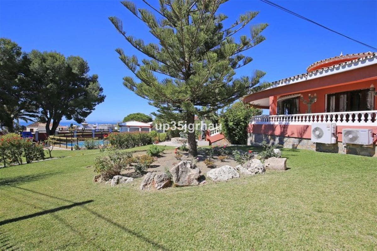 8 soveværelse Villa til salg i Estepona med swimmingpool garage - € 1.699.000 (Ref: 9532761)