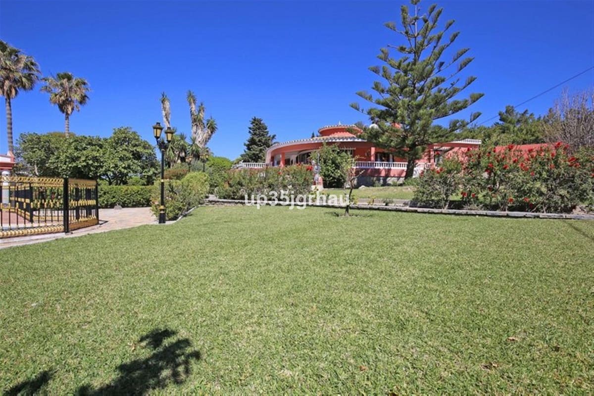 8 soveværelse Villa til salg i Estepona med swimmingpool garage - € 1.699.000 (Ref: 9532761)