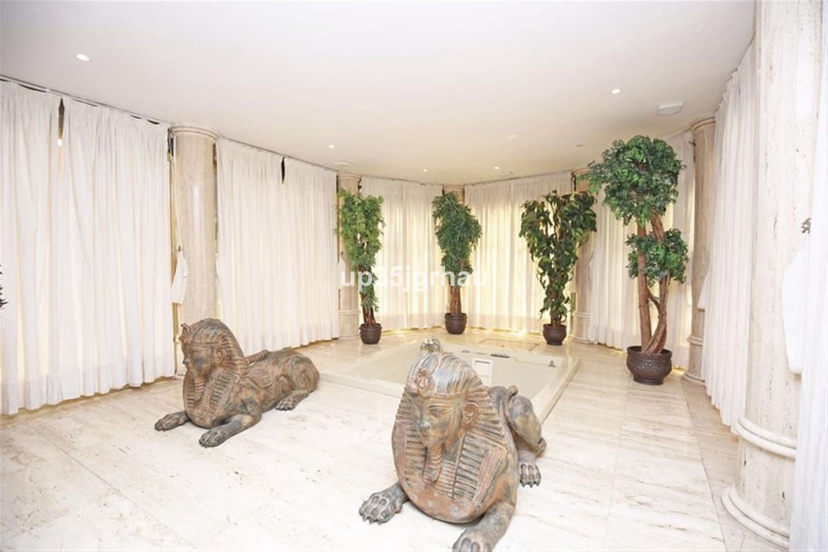 8 soveværelse Villa til salg i Estepona med swimmingpool garage - € 1.699.000 (Ref: 9532761)