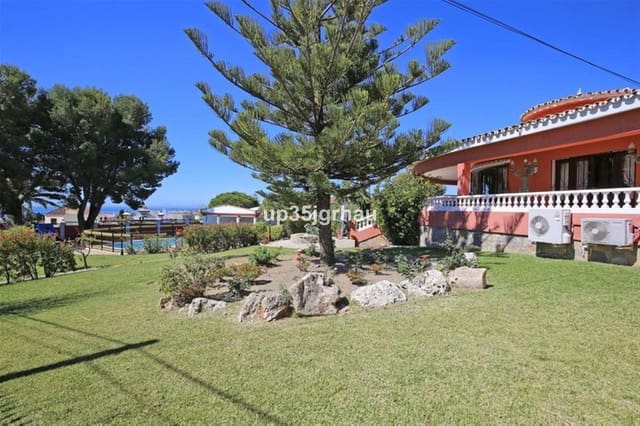 8 soveværelse Villa til salg i Centro, Estepona med swimmingpool garage - € 1.699.000 (Ref: 9532761)