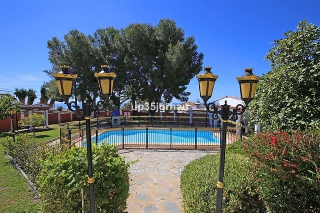 8 soveværelse Villa til salg i Centro, Estepona med swimmingpool garage - € 1.699.000 (Ref: 9532761)