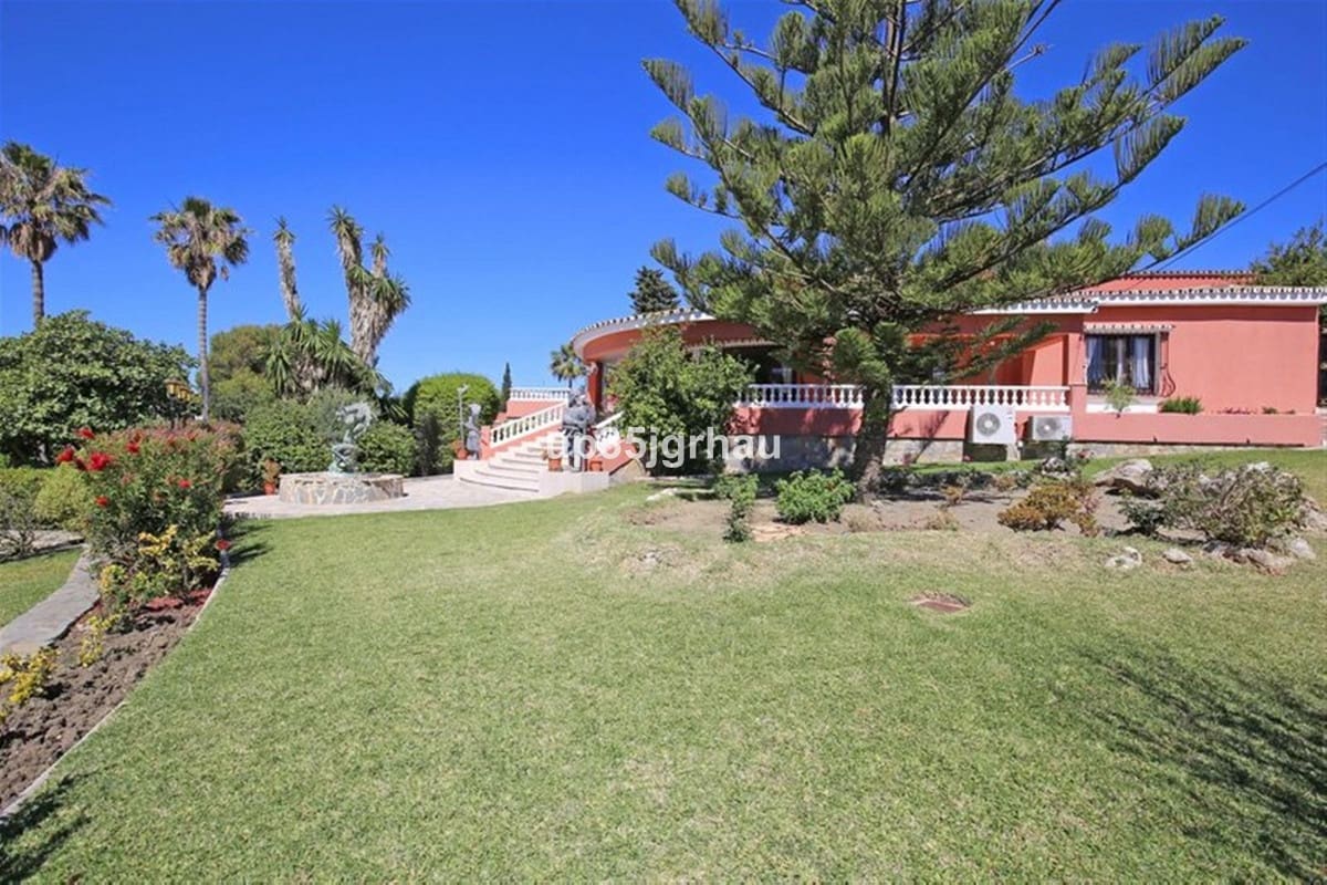 8 soveværelse Villa til salg i Estepona med swimmingpool garage - € 1.699.000 (Ref: 9532761)