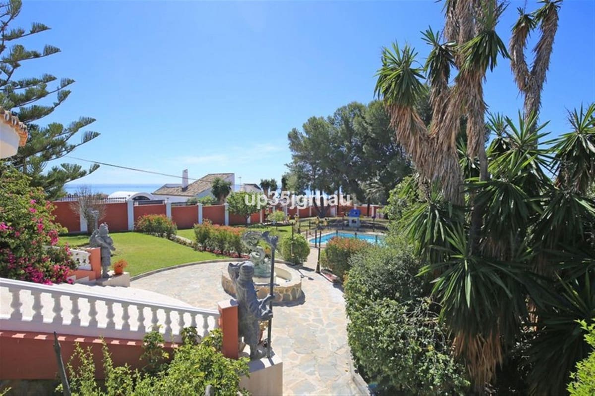 8 soveværelse Villa til salg i Estepona med swimmingpool garage - € 1.699.000 (Ref: 9532761)