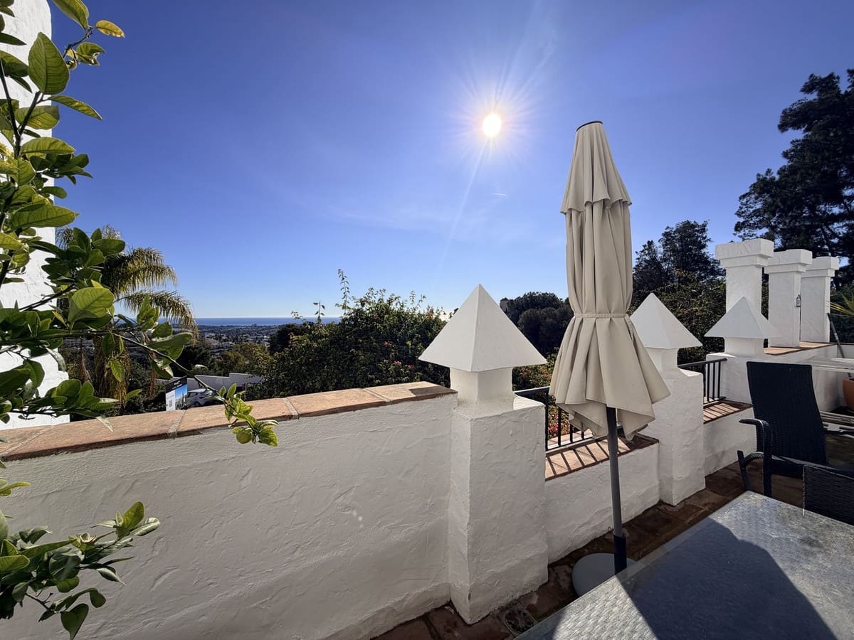 Piso de 2 habitaciones en Benahavís en venta con piscina - 560.000 € (Ref: 9535301)