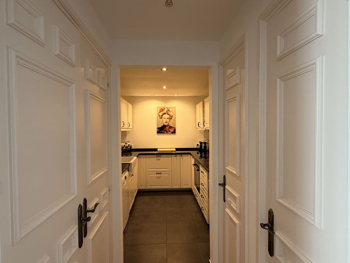 Piso de 2 habitaciones en Benahavís en venta con piscina - 560.000 € (Ref: 9535301)