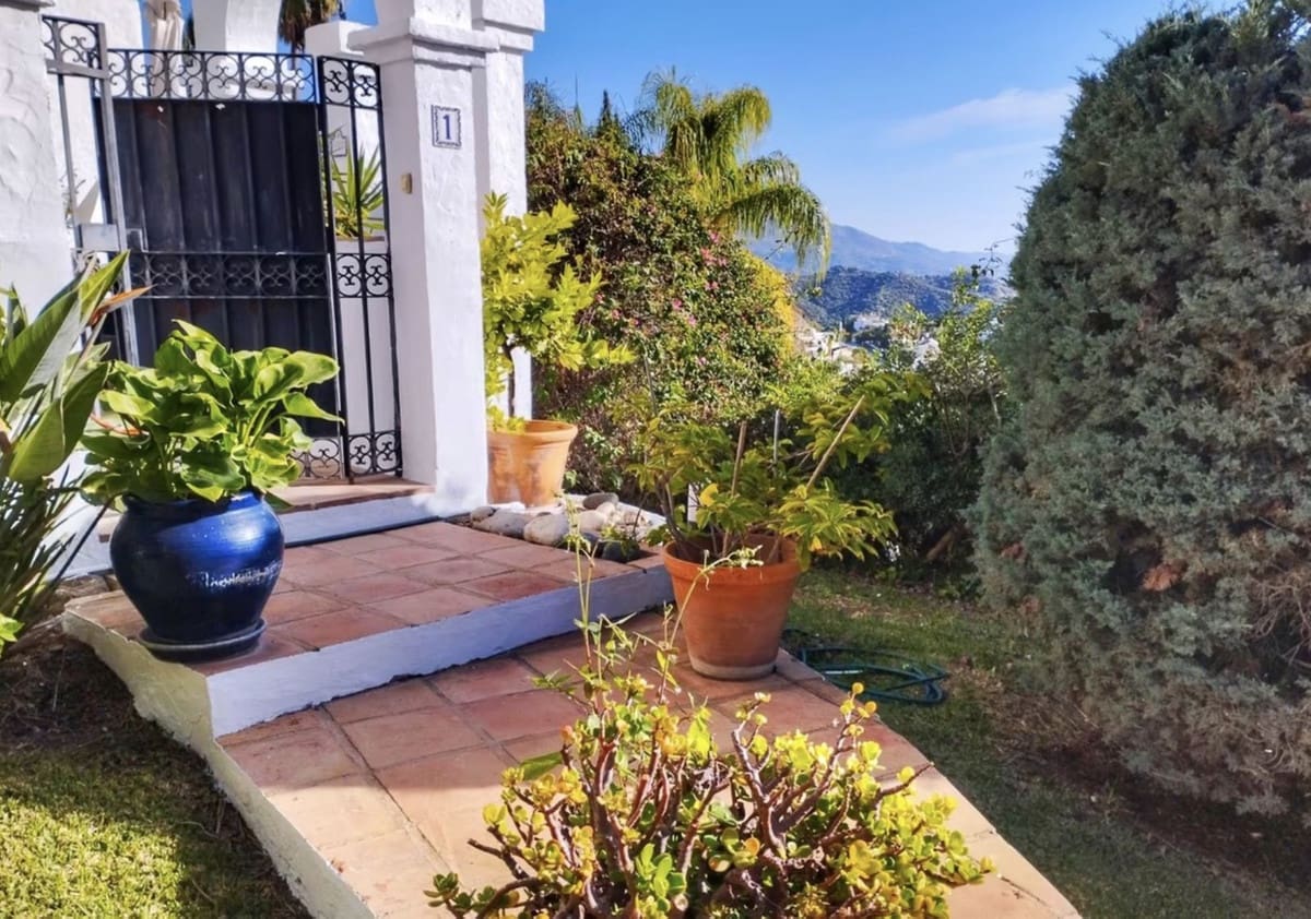 Piso de 2 habitaciones en Benahavís en venta con piscina - 560.000 € (Ref: 9535301)