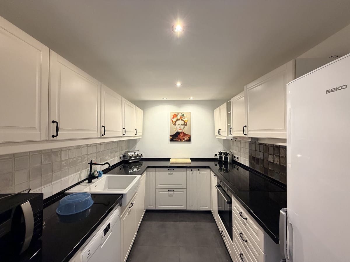 Piso de 2 habitaciones en Benahavís en venta con piscina - 560.000 € (Ref: 9535301)