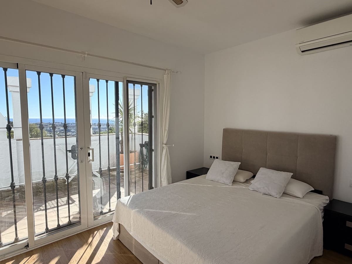 Piso de 2 habitaciones en Benahavís en venta con piscina - 560.000 € (Ref: 9535301)