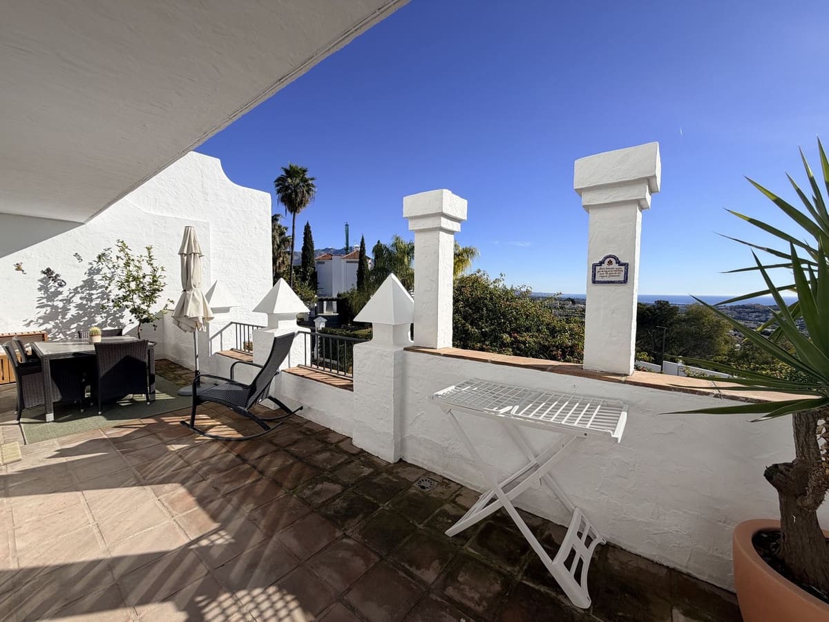 Piso de 2 habitaciones en Benahavís en venta con piscina - 560.000 € (Ref: 9535301)