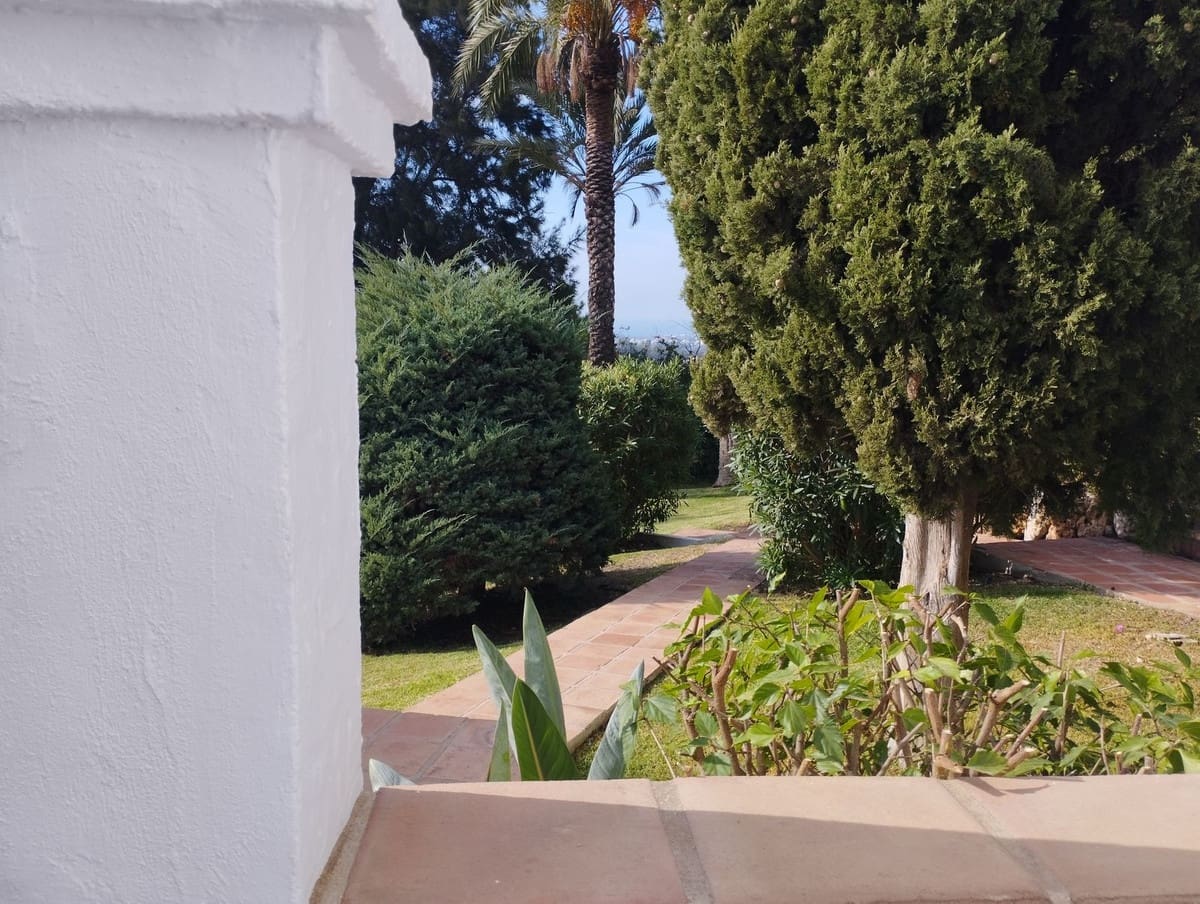 Piso de 2 habitaciones en Benahavís en venta con piscina - 560.000 € (Ref: 9535301)